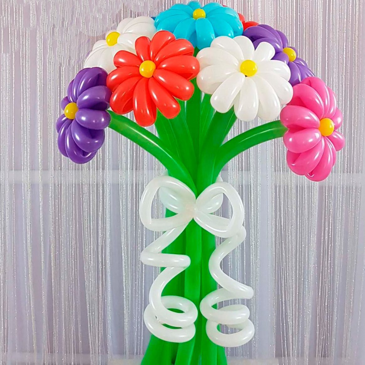 "Букет яскравих повітряних квітів"