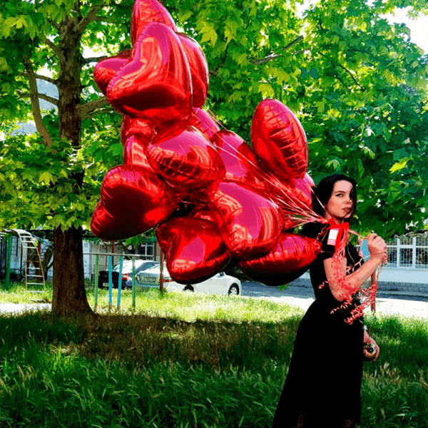 Зв'язка із 17 фольгованих сердець