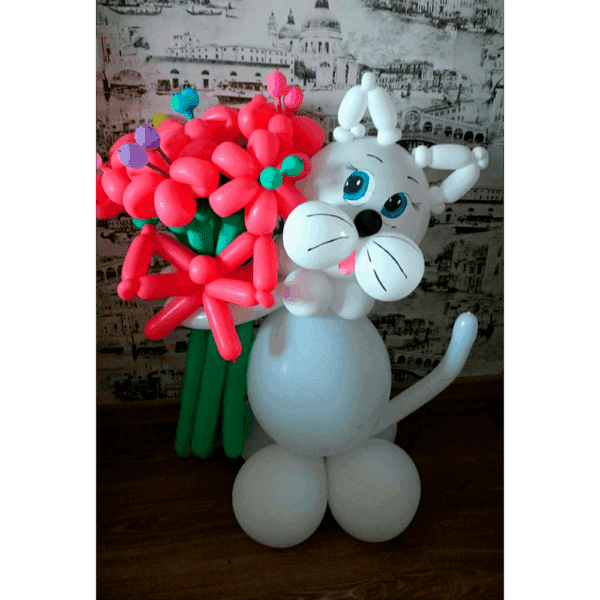 Фигурка котенок с букетом цветов