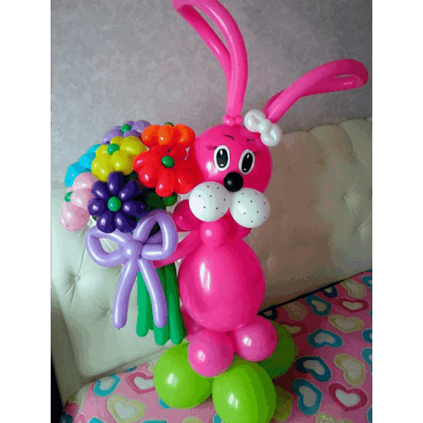 Сказочный зайка с букетом цветов