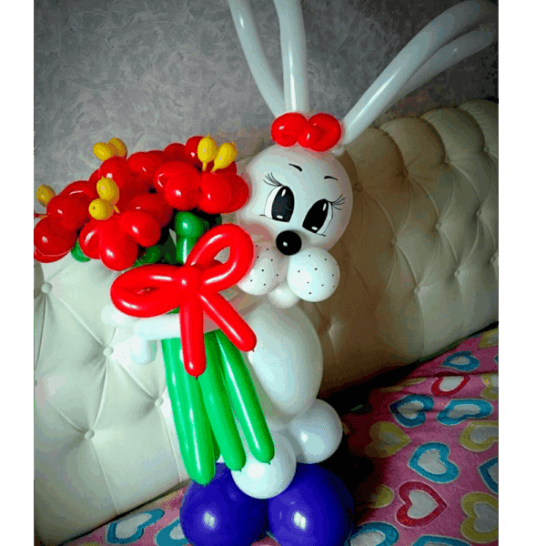 Фигурка зайчика с букетом цветов