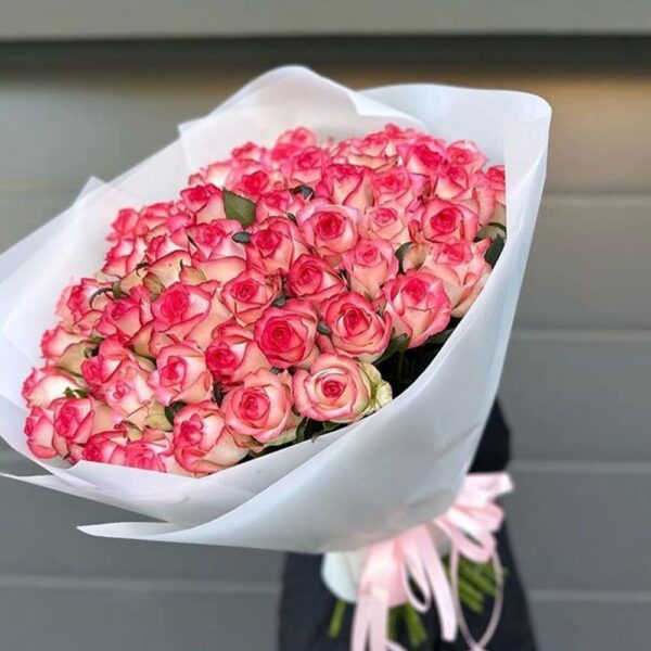 Букет из розовых роз