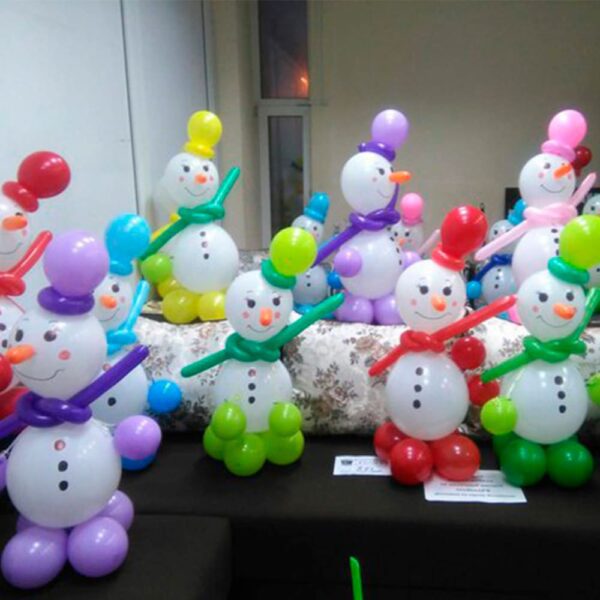 Веселые снеговички из воздушных шаров